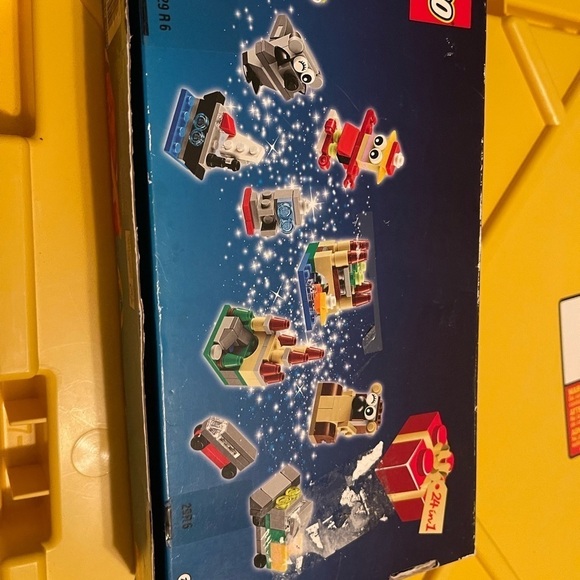 LEGO Christmas Build Up 40222 250pcs 24 in 1 Holiday with Manuals & Open Box - Picture 9 of 11